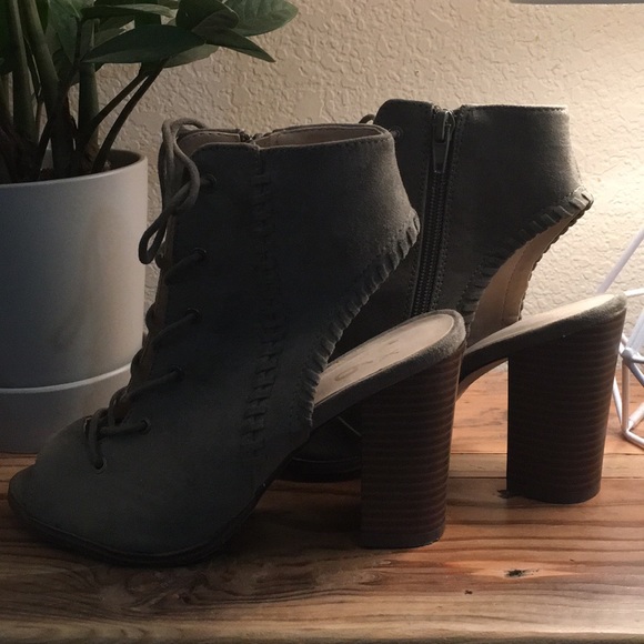 LAST CHANCE Lace-up Heels - Picture 3 of 4